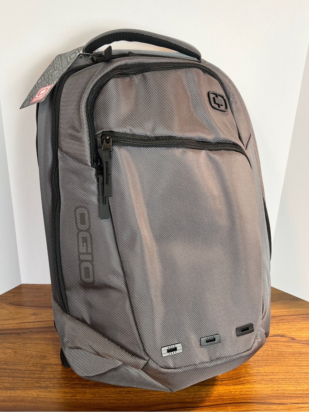 NWT OGIO Ace Backpack Laptop Bag in Metallic Grey Carry on Travel Commuter